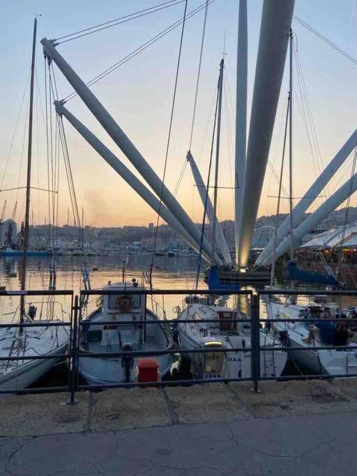 Ferienwohnung La Finestra Sul Cielo Del Porto Antico Di Genova Exterior foto