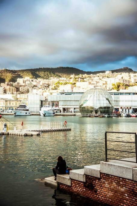 Ferienwohnung La Finestra Sul Cielo Del Porto Antico Di Genova Exterior foto